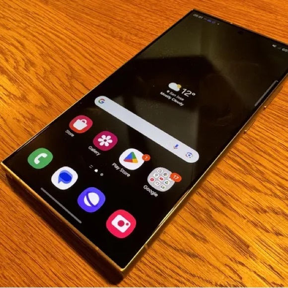 Samsung s24 Ultra *PRICE NEGOTIABLE* - Picture 2 of 2